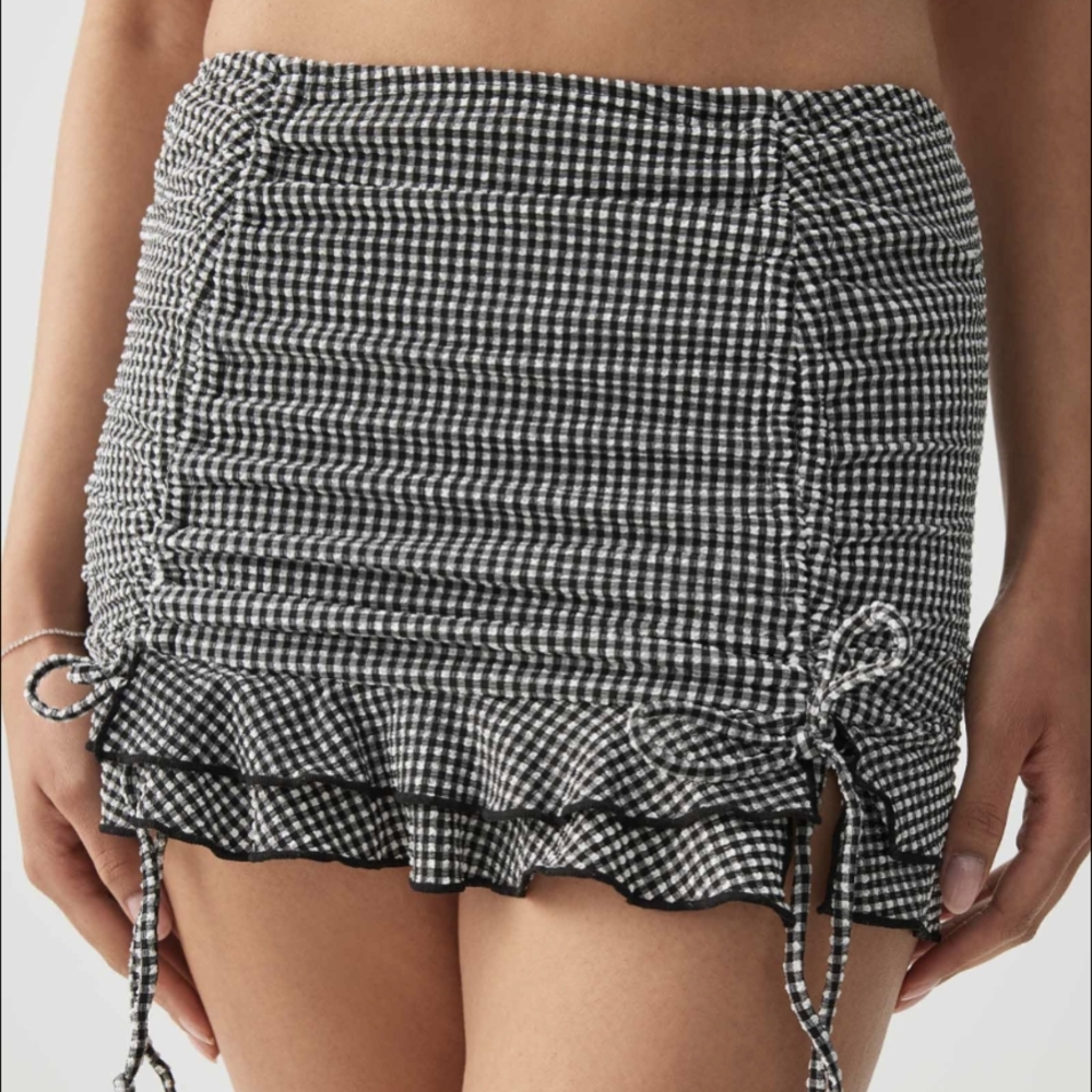 Ardene Black and White Ruched Ruffled Mini Skirt